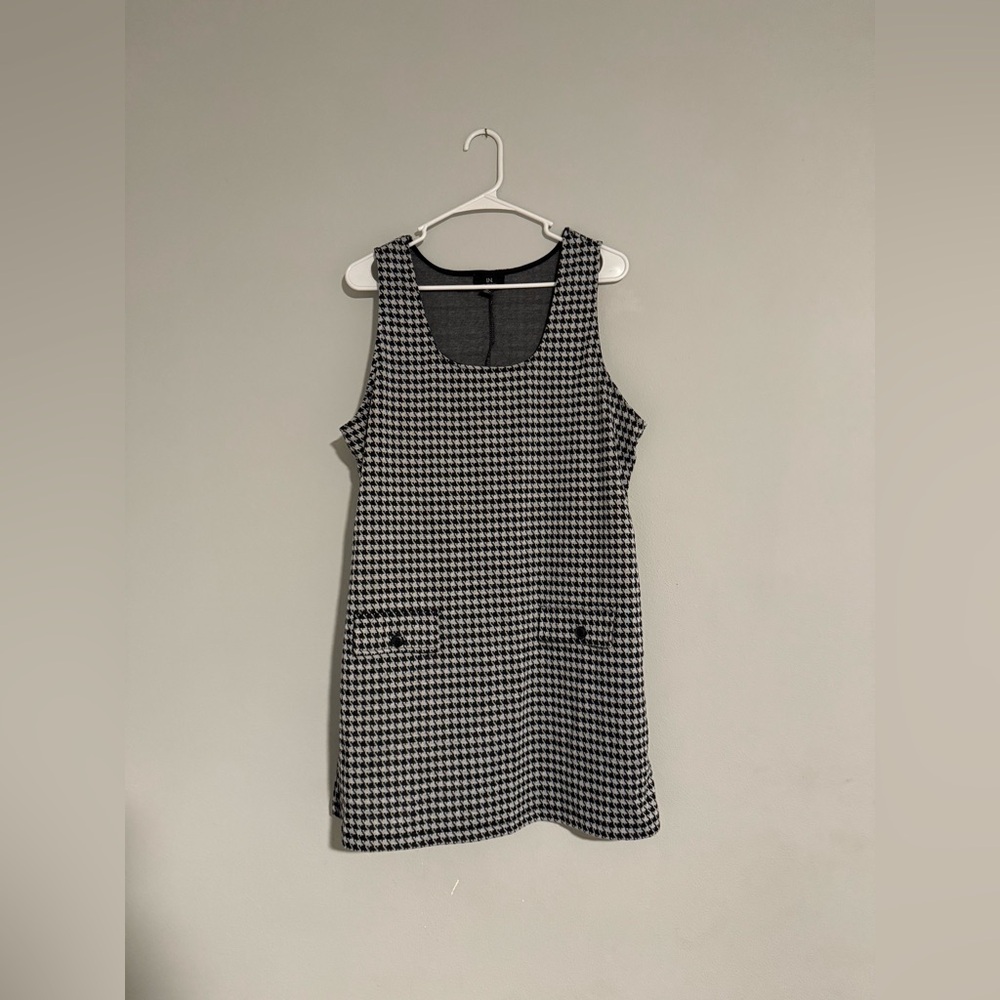 NWOT Adorable Houndstooth Print Dress with pockets!